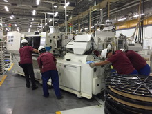 亦莊起重吊裝搬運(yùn)公司在進(jìn)行設(shè)備移位